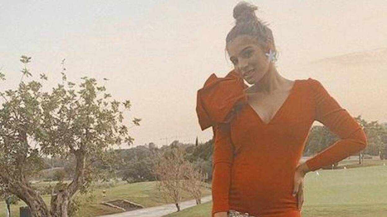 Alma Cortés muestra su embarazo