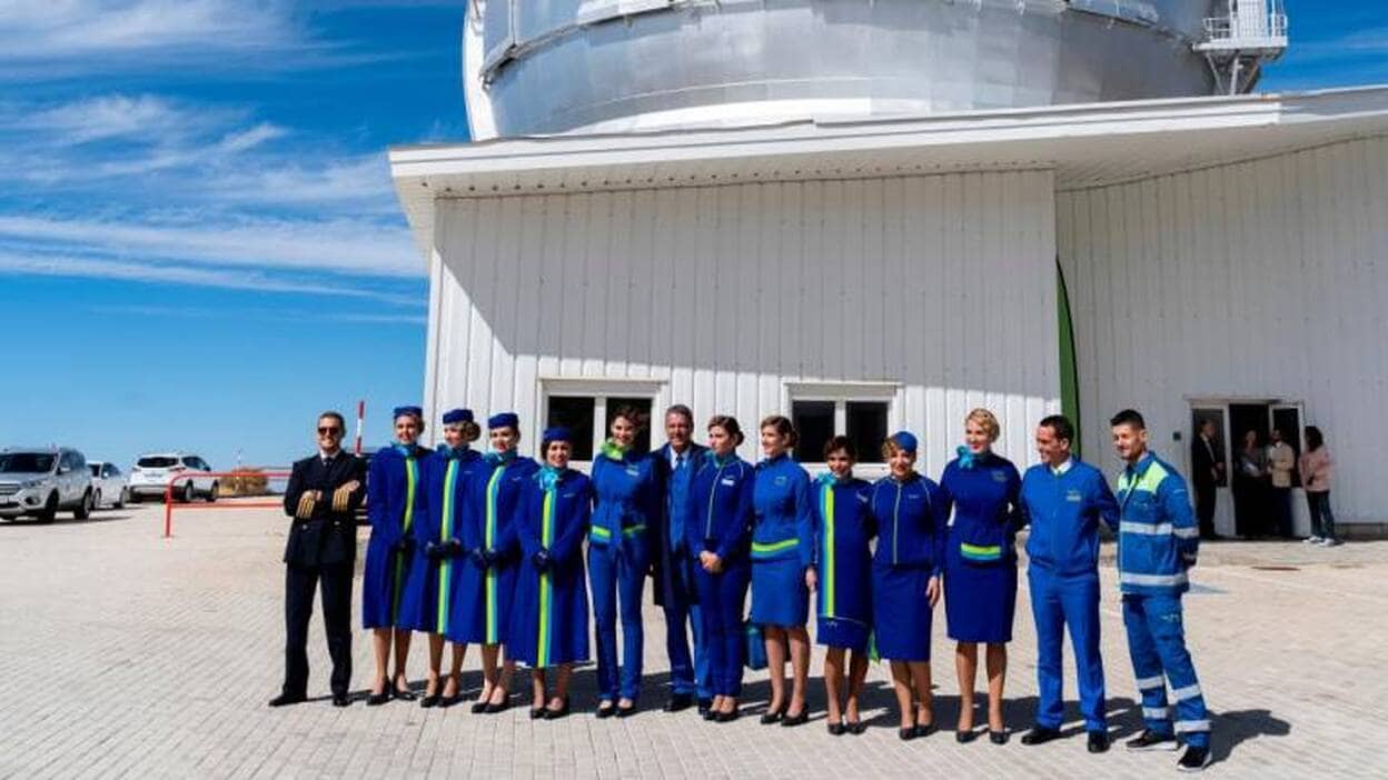 Los uniformes de Binter se inspiran en el cielo de Canarias