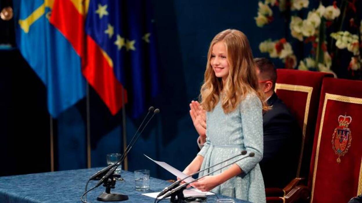 La princesa Leonor se compromete a "servir a España" con "entrega y esfuerzo"