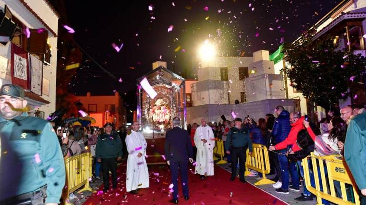 Hasta el frío quiso estar con la Virgen