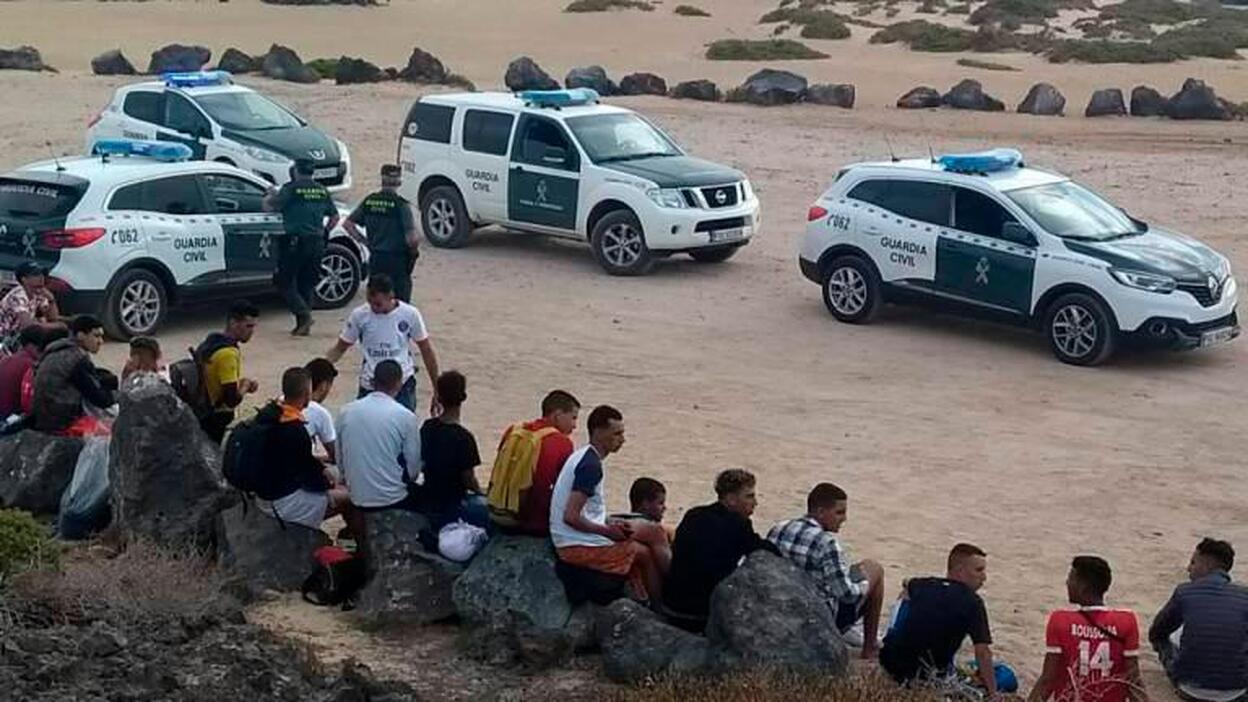 Treinta inmigrantes llegan a Fuerteventura en una lancha neumática