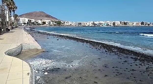 Reboso de Luna nueva y bandera roja en las playas de Telde
