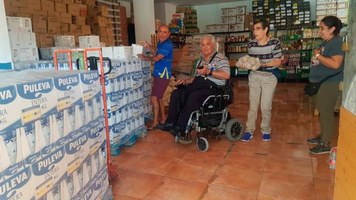 La falta de transporte amenaza el reparto de alimentos en Jinámar