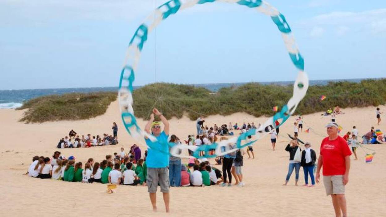 Miles de cometas en el cielo de las Grandes Playas de Corralejo