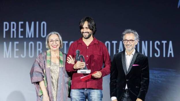 Nuevo premio para el actor Roberto Cabrera