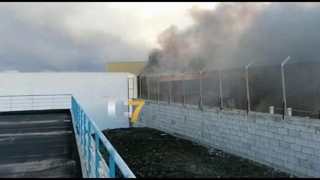 Aparatoso incendio en una chatarrería de Las Torres