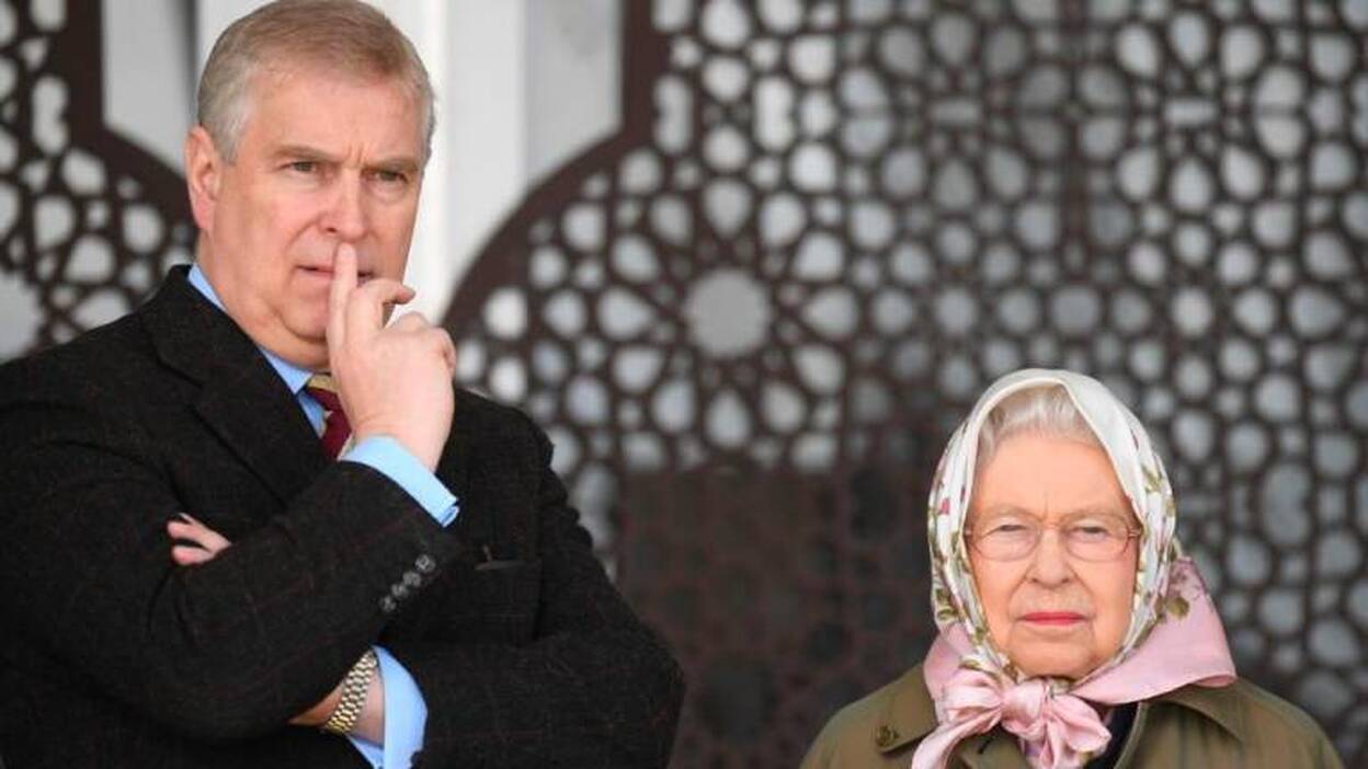 El príncipe Andrés de Inglaterra abandona sus funciones públicas