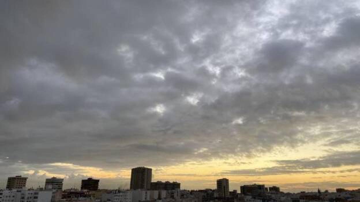 Jueves con nubes y lluvia débil en las islas occidentales