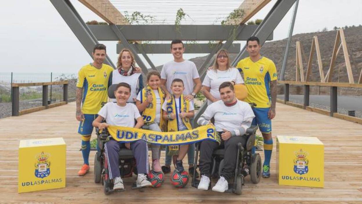 La UD presenta su calendario solidario