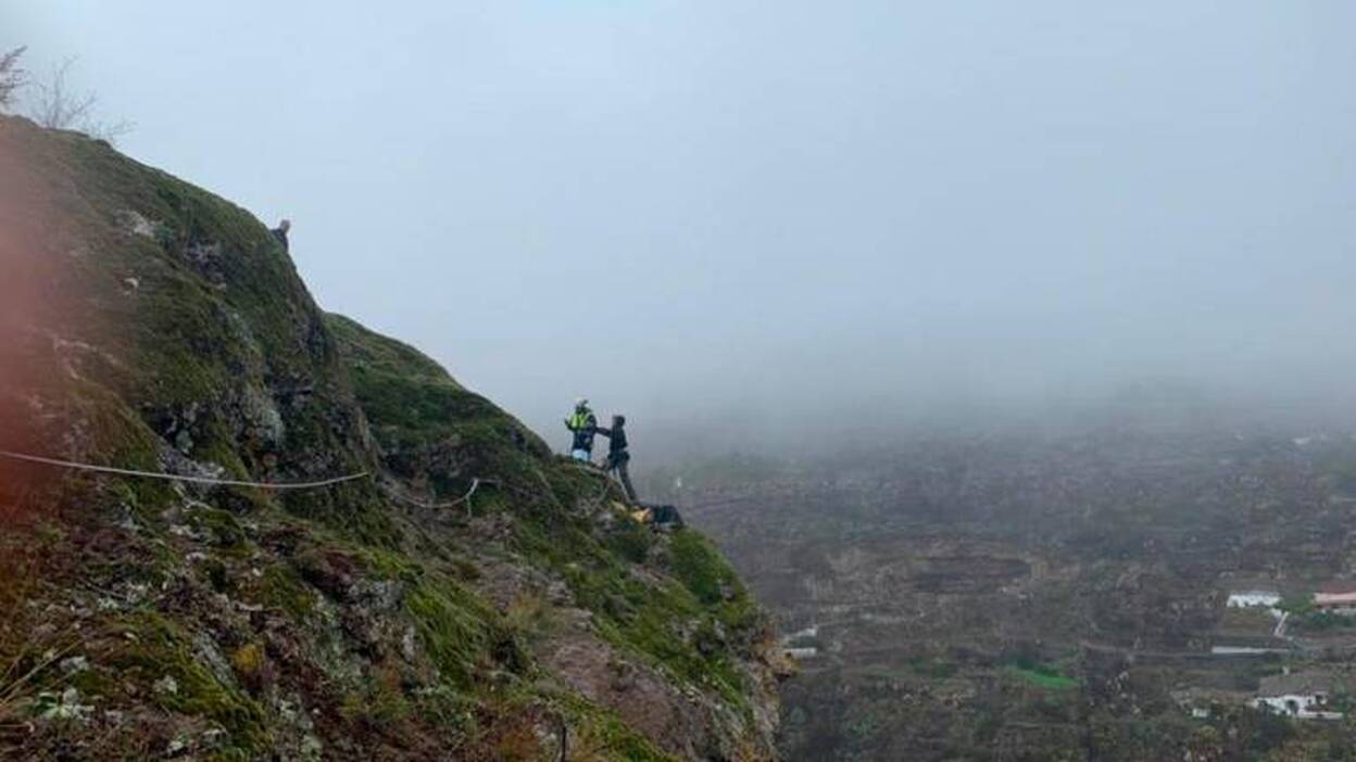 Canalizaciones en la cornisa de Risco Caído
