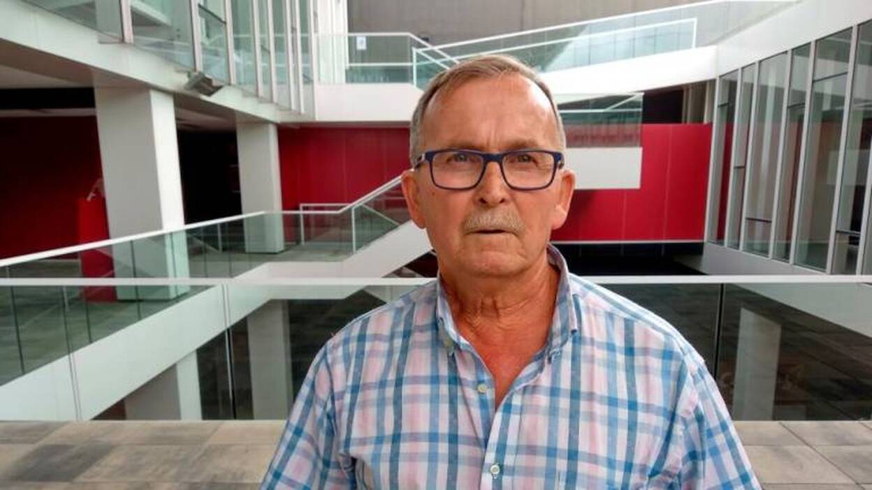 La larga espera del jubilado de Deportes