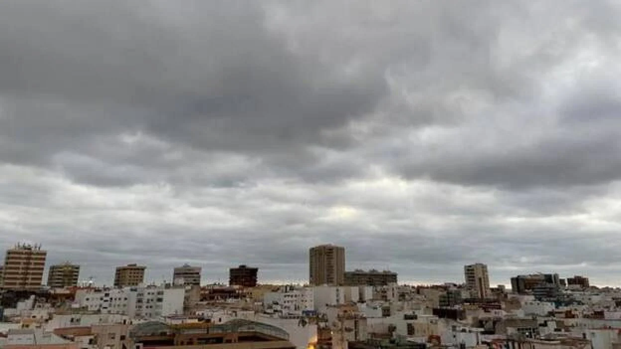 Canarias alterna este jueves intervalos nubosos con nubes altas por la tarde