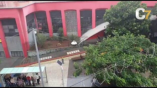 La lluvia descarga con fuerza en la capital grancanaria