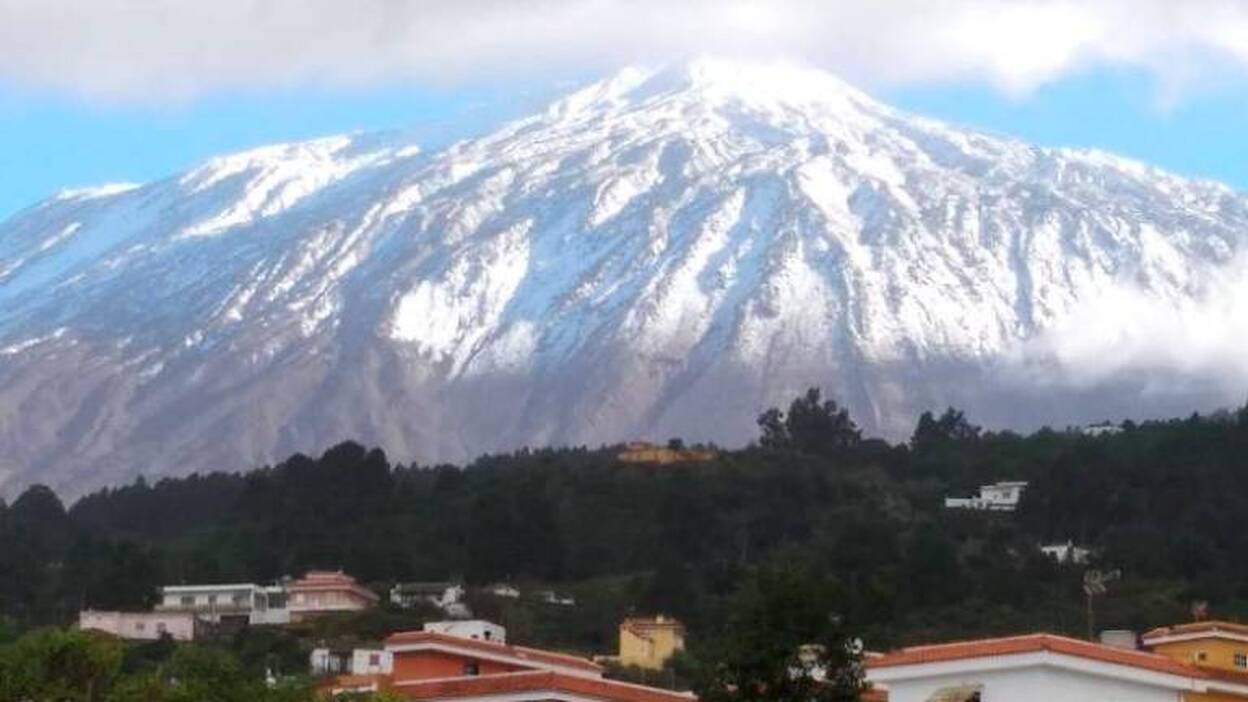 La primera nevada del otoño en el Teide