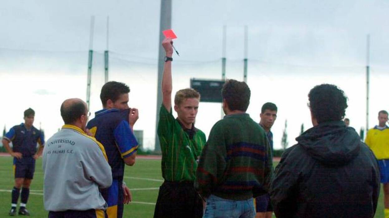 Los árbitros de Canarias pararán sus partidos un minuto contra la violencia