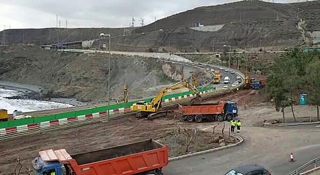 Tercer día de retenciones interminables en la GC-1