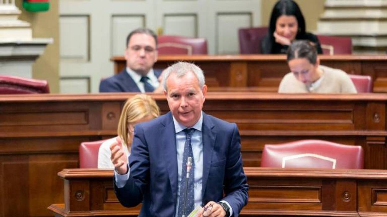 Canarias plantea una cumbre para analizar la subida de precios de los vuelos