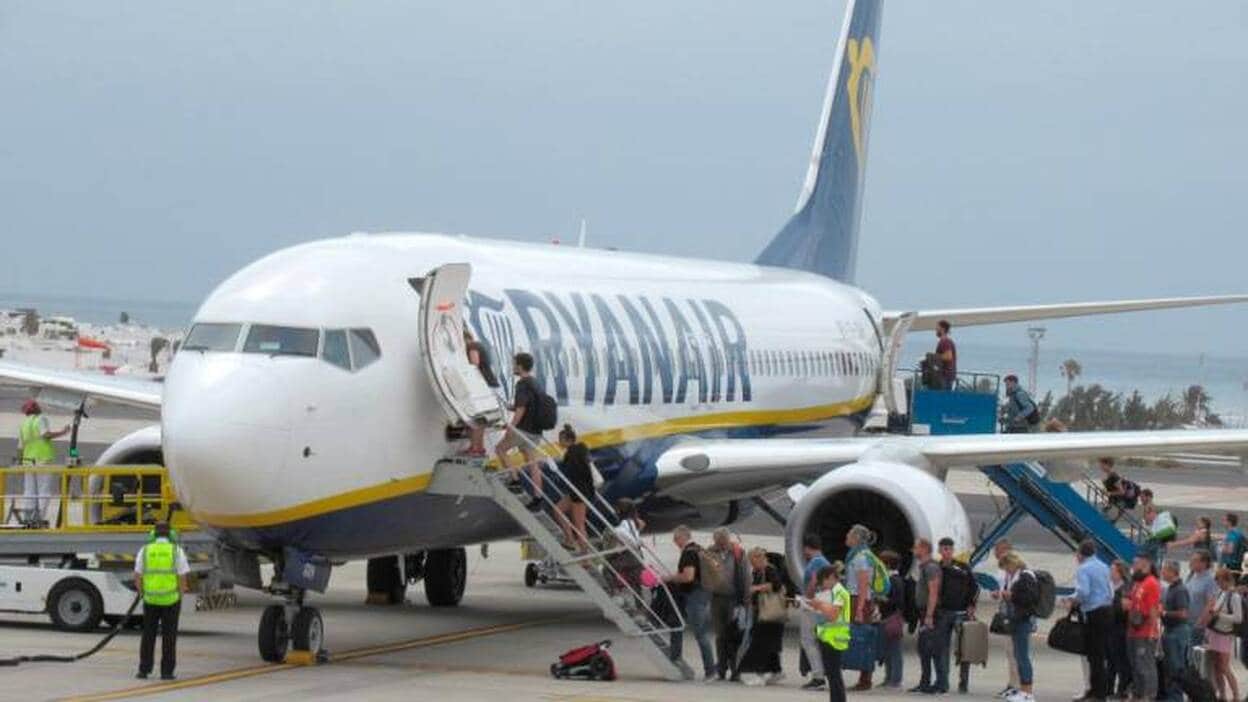 Canarias pierde 36 vuelos diarios y 40 rutas tras la marcha de Ryanair