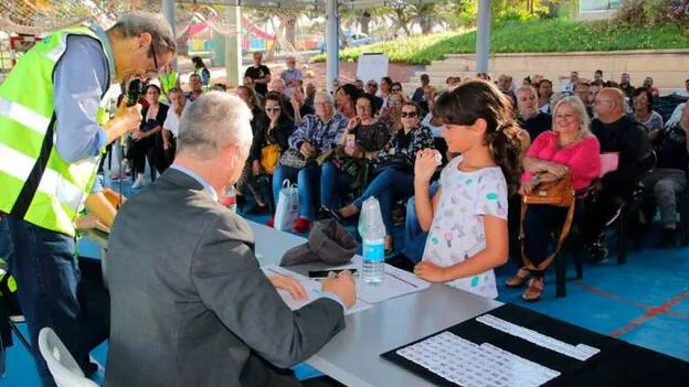 Imagen de archivo del sorteo para la distribución de viviendas en Las Rehoyas.