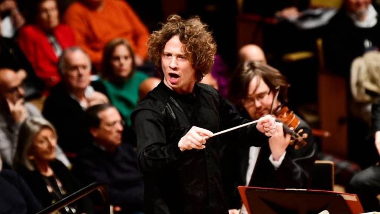 Rouvali brilla en la inauguración