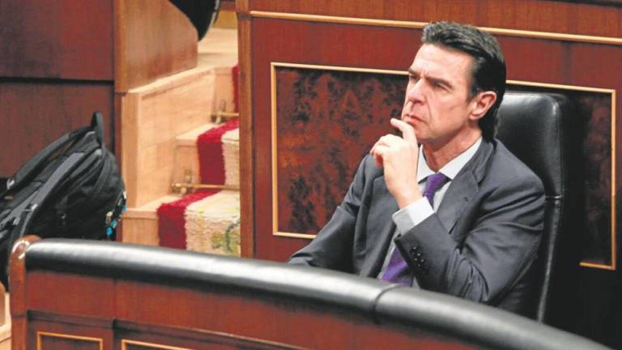 Soria usó el correo de Industria para sus negocios un año después del cese