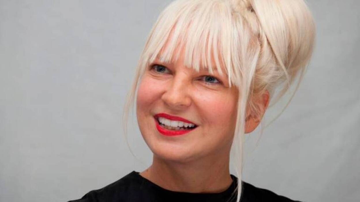 Sia, madre a través de la adopción