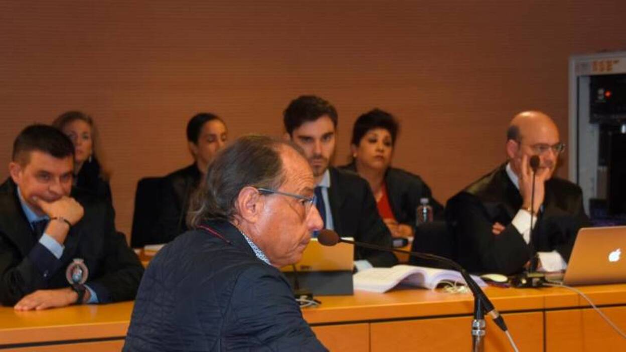 Rosa declara que construyó 500 metros más y no 12.000