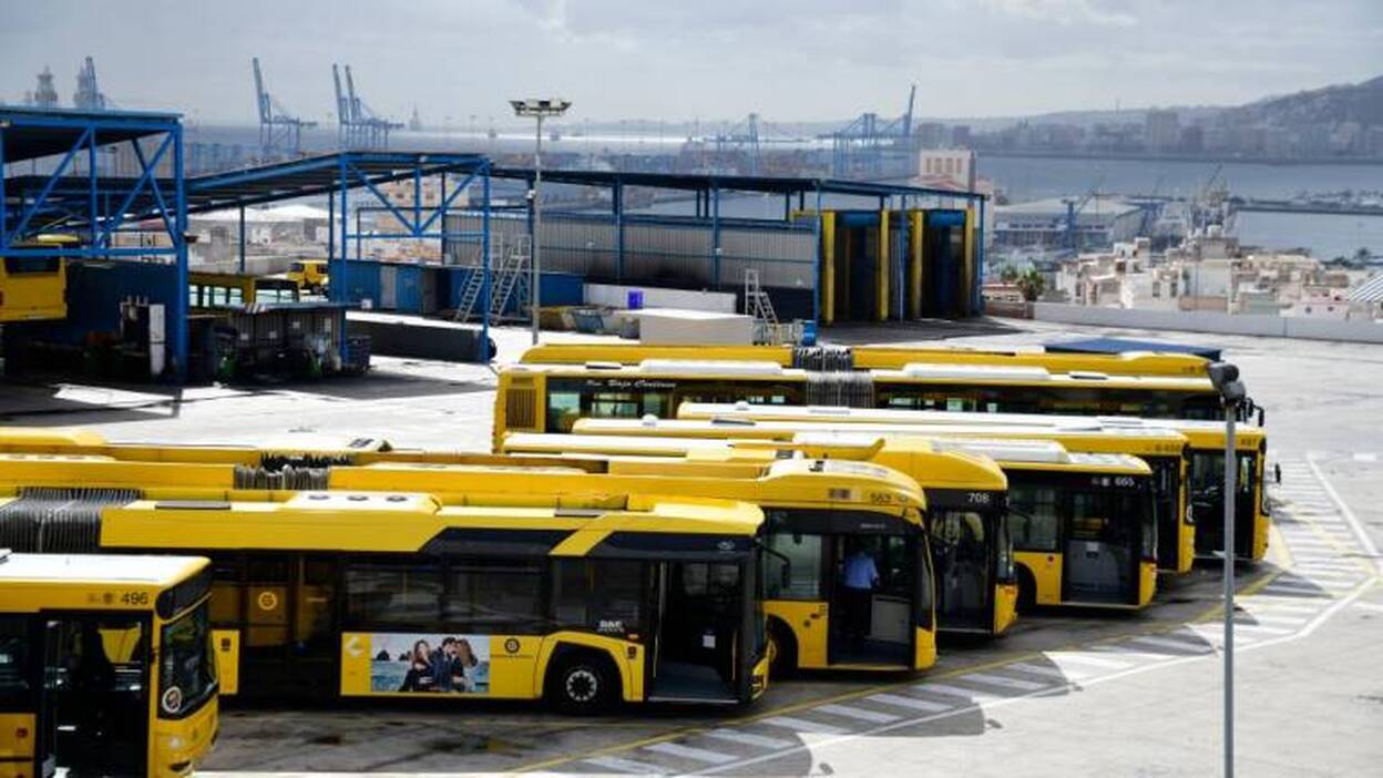 Los viajeros valoran con un notable el servicio de Guaguas Municipales