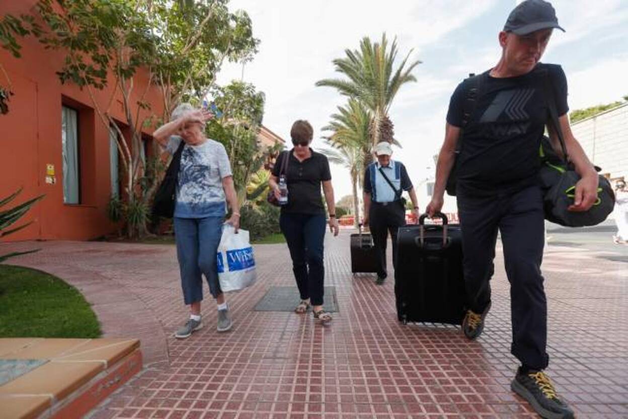 La salida de clientes del hotel de Tenerife, en función de los síntomas