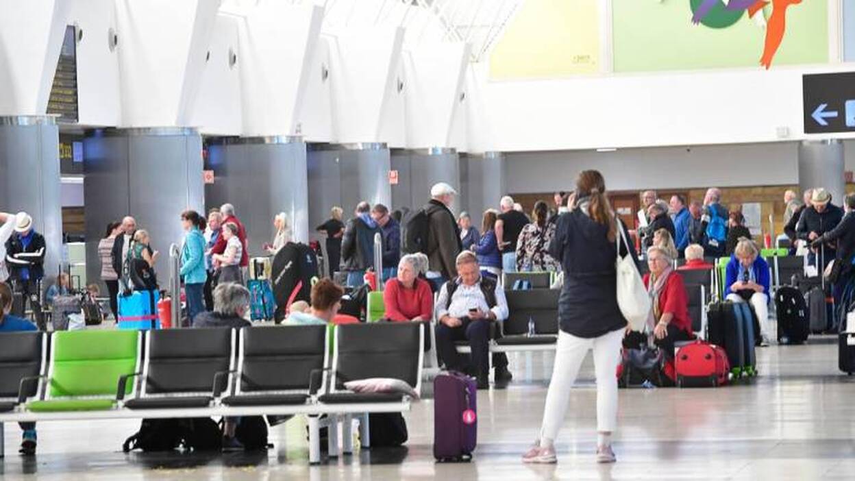 Exteriores pide paciencia a los españoles que intentan volver a España