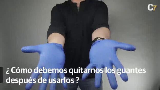 ¿Cómo debernos quitarnos los guantes?