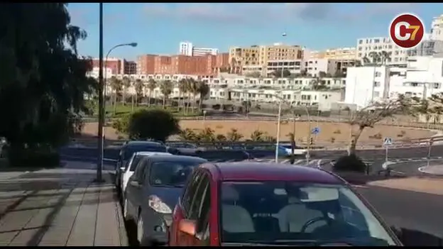 Policías de la cumbre homenajean a los sanitarios