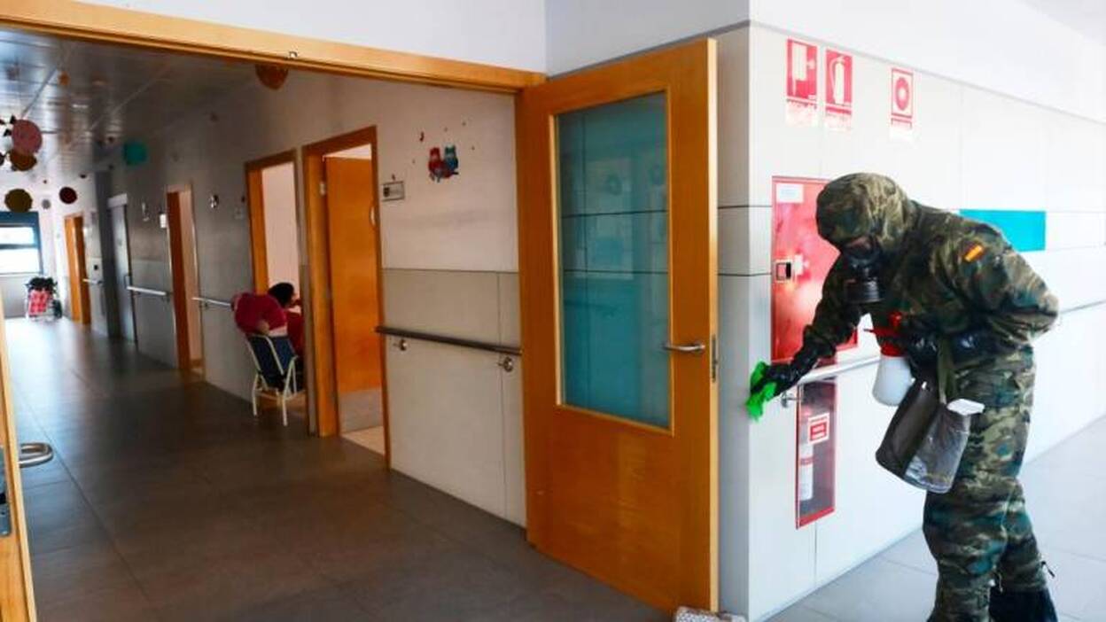 El Soria 9 desinfecta el centro de discapacitados