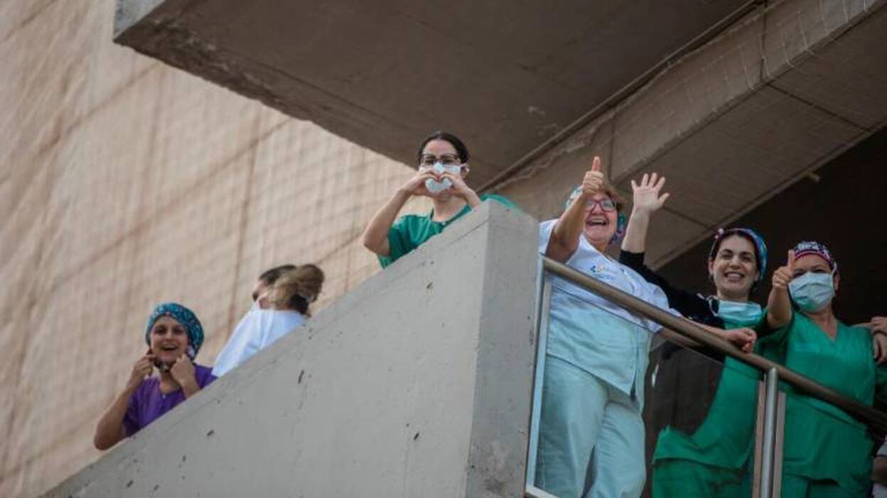 Sanitarios contagiados: jóvenes y evolucionan mejor