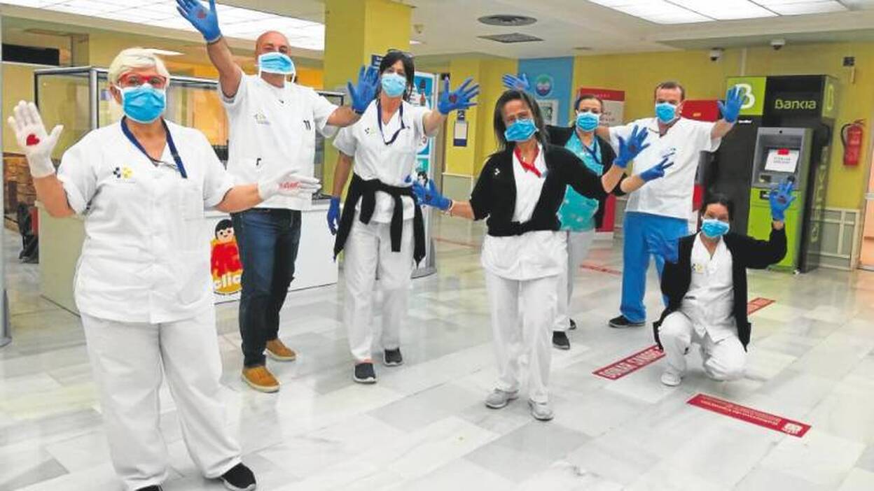 Las caras «invisibles» que hacen que un hospital haga frente al Covid-19