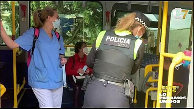 Reparto de mascarillas para transporte público