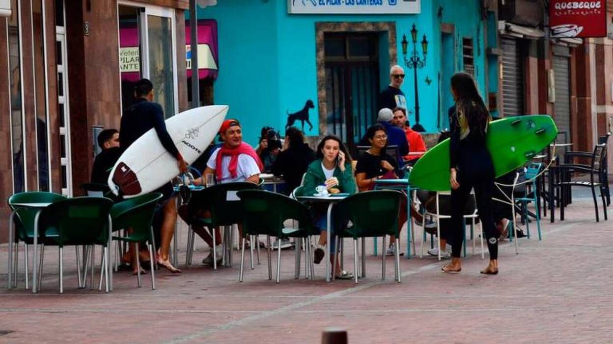 La ciudad se echa a la calle el primer día de la fase 1