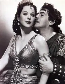 Imagen secundaria 2 - Hedy Lamarr tenía 19 años cuando protagonizó 'Éxtasis', polémico filme que contiene desnudos y el primer orgasmo de una mujer en una cinta no pornográfica. La actriz junto a Clark Gable en 'Camarada X' (1940) y con Victor Mature en 'Sansón y Dalila' (1949).