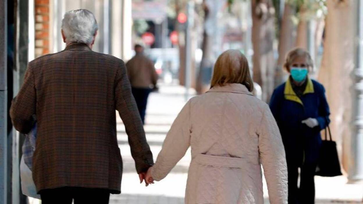 Sanidad aclara: seguirán los horarios para mayores y vulnerables