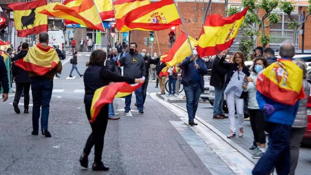 Vox llama a colapsar en coche las ciudades