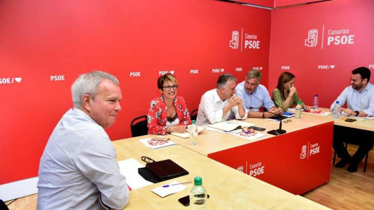 El PSOE se limita a agradecer el servicio sin muestras de cariño