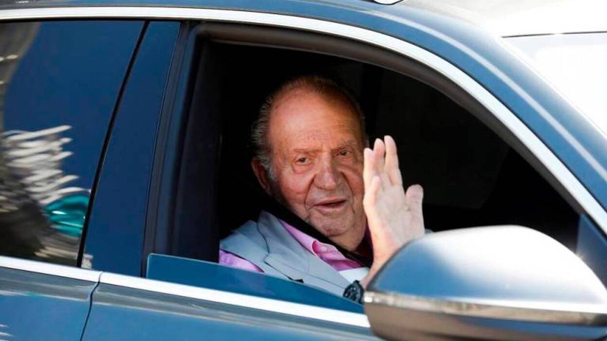 El rey Juan Carlos, un año retirado y bajo la lupa