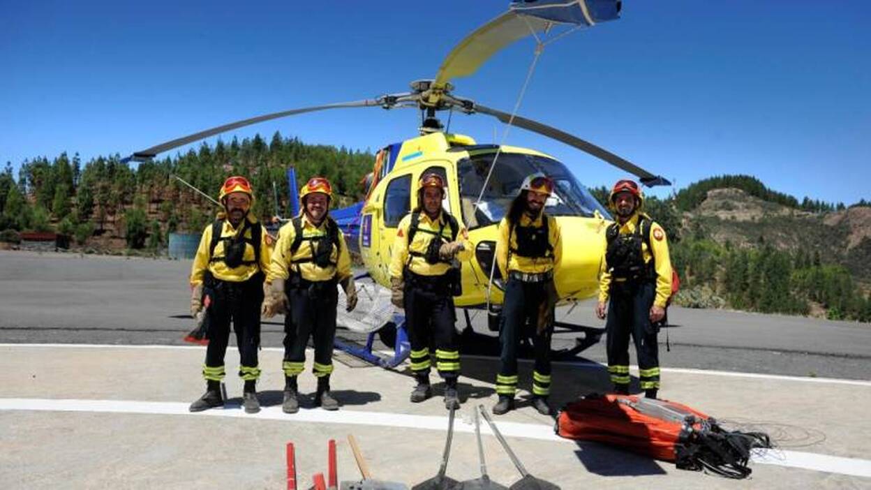 El Cabildo debe un año de horas extra a los laborales contra incendios