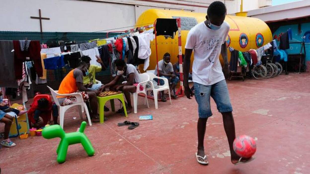 Los inmigrantes necesitan ropa y cholas