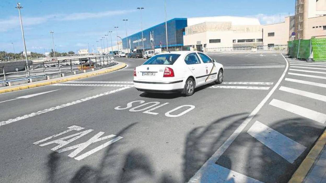 Taxistas recurren la suspensión del permiso para ir al aeropuerto