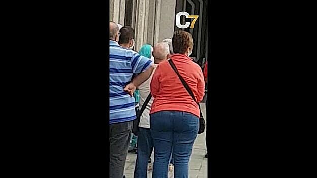 Colas de última hora para hacer la Renta