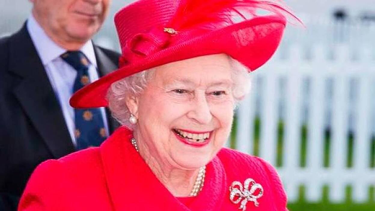 Isabel II celebra su cumpleaños sin multitud y con menos pompa