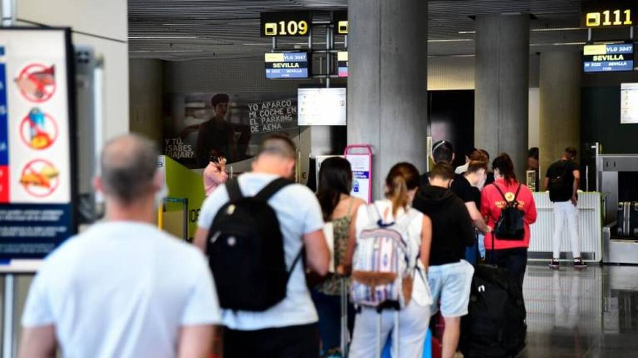 Sanidad se abre a hacer test selectivos a los turistas que llegan a Canarias