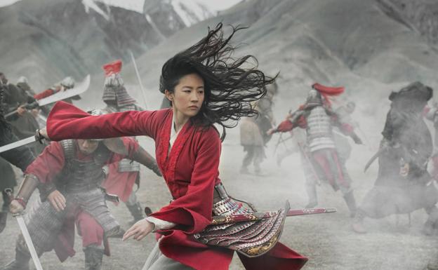 Liu Yifei en 'Mulán', adaptación a imagen real de la cinta de dibujos animados que Disney estrenará el 24 de julio.