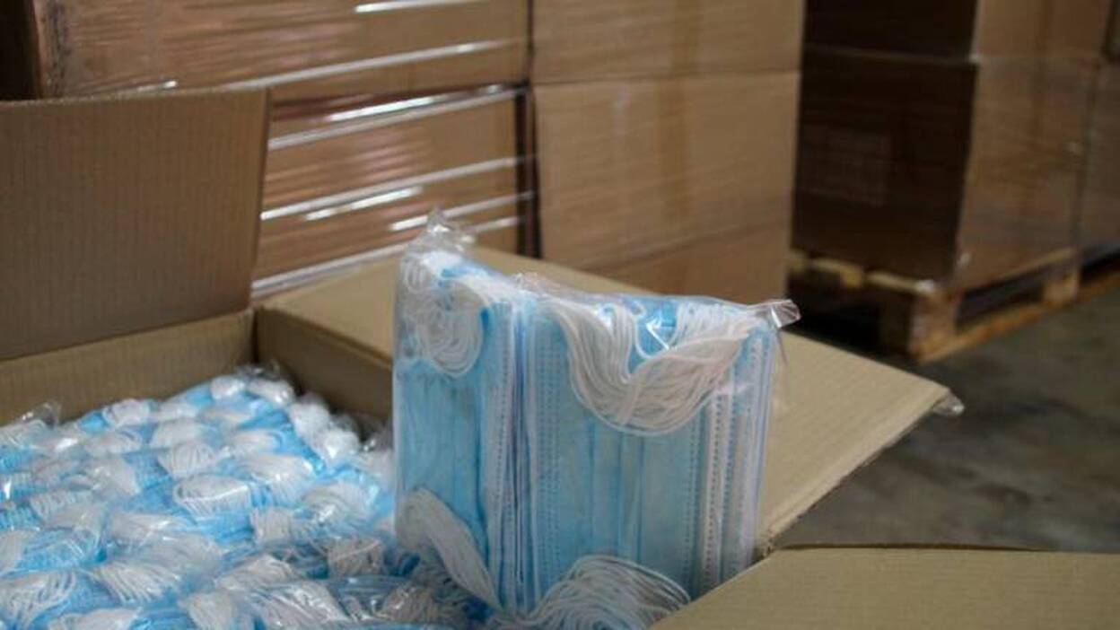 El Parlamento pide repartir mascarillas gratuitas para los más vulnerables